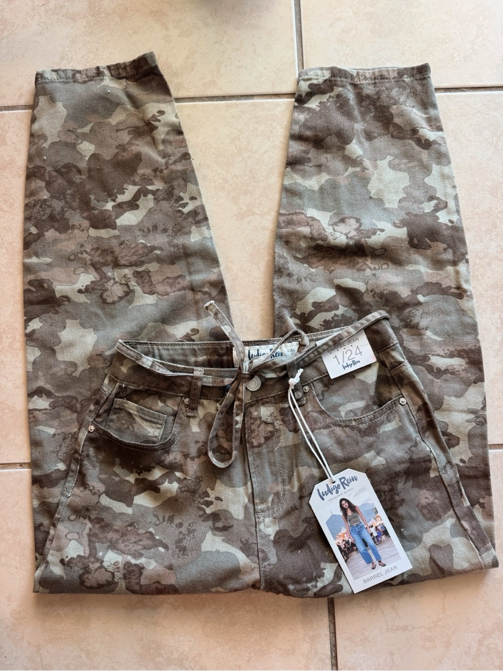 Indigo Rein Barrel Leg Camouflage Pants - Olive/Brown